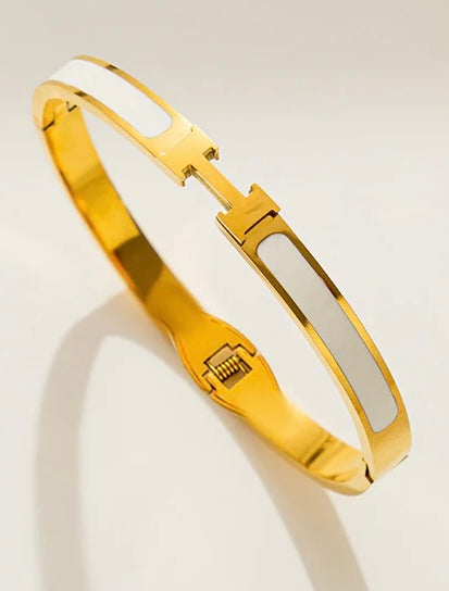 Signature H Glow, Gold & Pearl